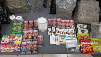 Material asegurado por los agentes