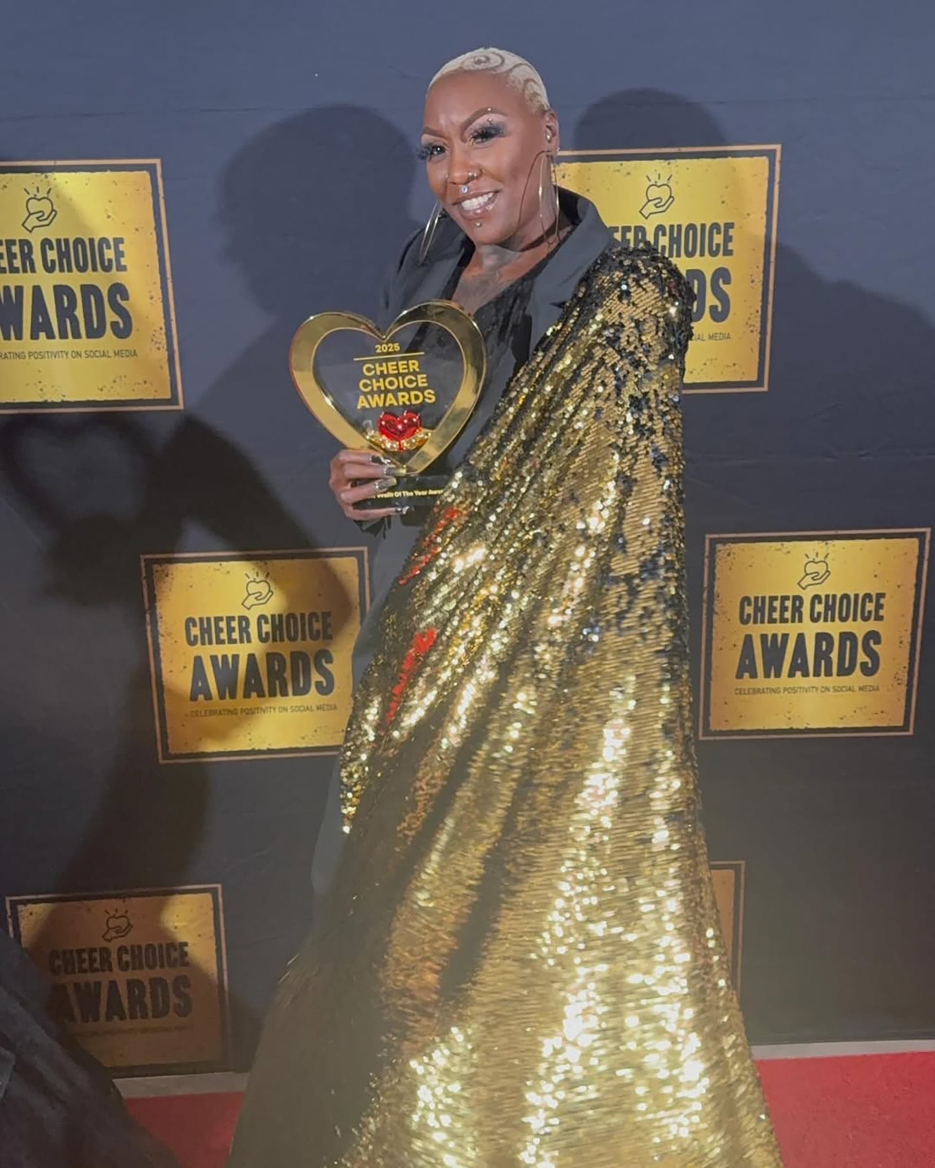 Reconocimientos de instituciones como CNN y la NAACP destacaron el impacto de Miss Shirley en redes sociales y ayuda humanitaria (Instagram / @beauty2thestreetz)