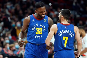 El base argentino junto a