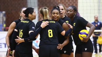 Ángela Leyva celebra su primer triunfo oficial con AEK Atenas: brilló con 10 puntos en la Challenge Cup