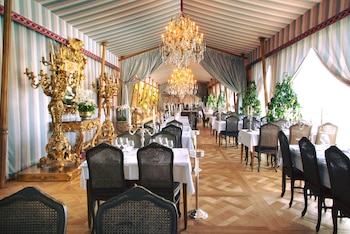 Salón del restaurante Les Grands