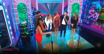 Israel Dreyfus sorprende a Luciana Roy durante juego de miraditas y Magaly Medina lanza comentario. Captura: Magaly TV La Firme.