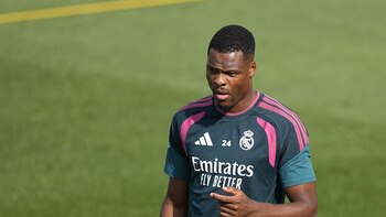 Dumfries: "Jugar en el Real Madrid supone una gran responsabilidad"