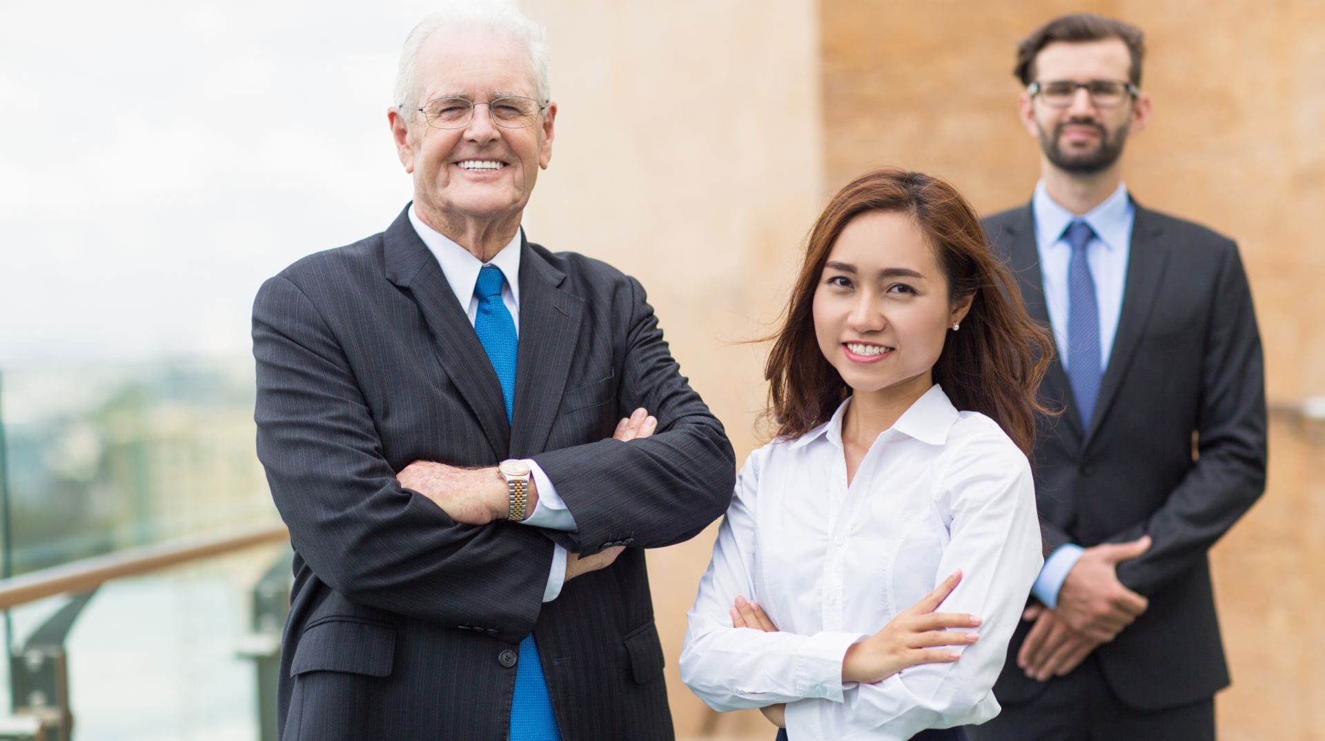 Defender derechos humanos, interpretar normas y sostener la legalidad son tareas que colocan al abogado en el centro del sistema judicial. (Freepik)