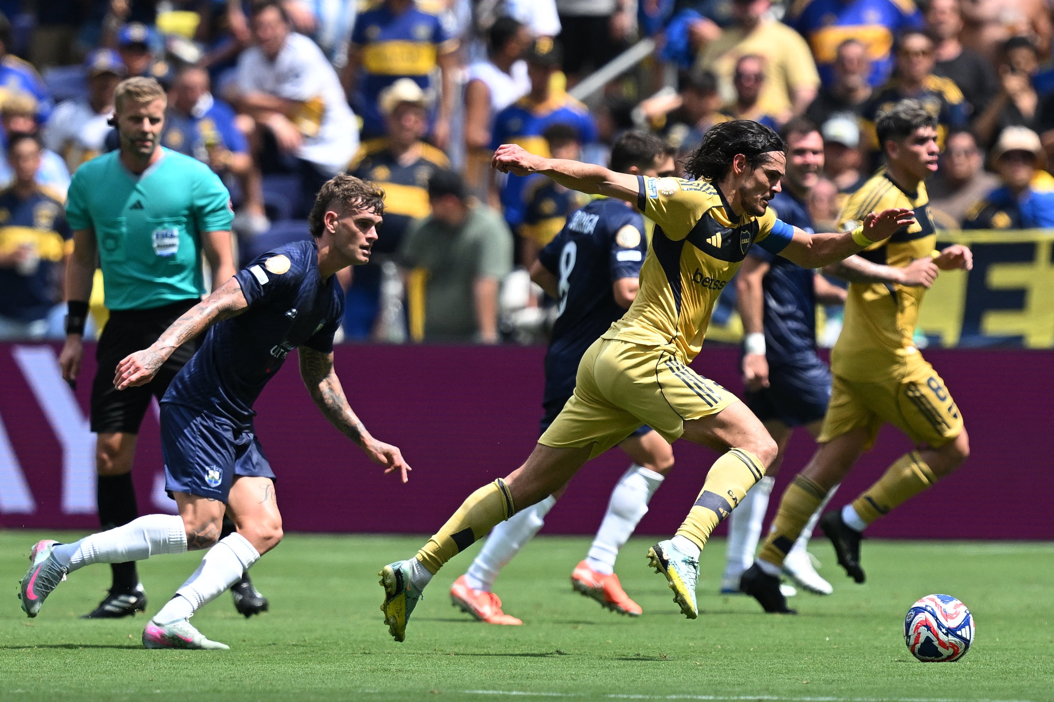 Edinson Cavani buscó generar peligro para el conjunto dirigido por Russo
