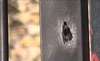 El niño estaba cenando junto