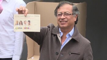 El senador y exguerrillero Gustavo