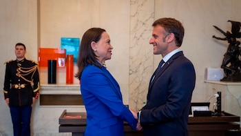 Macron habla con Machado de la "importancia" de una "transición democrática" en Venezuela