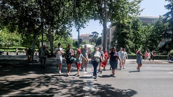 La población en España llega a 49,8 millones a 1 de julio, nuevo récord por los 10,2 millones nacidos en el extranjero