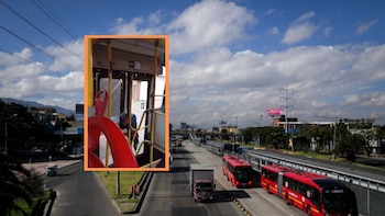 En video quedó captado el momento que un hombre quedó atrapado en puerta de bus TransMilenio tras intentar colarse