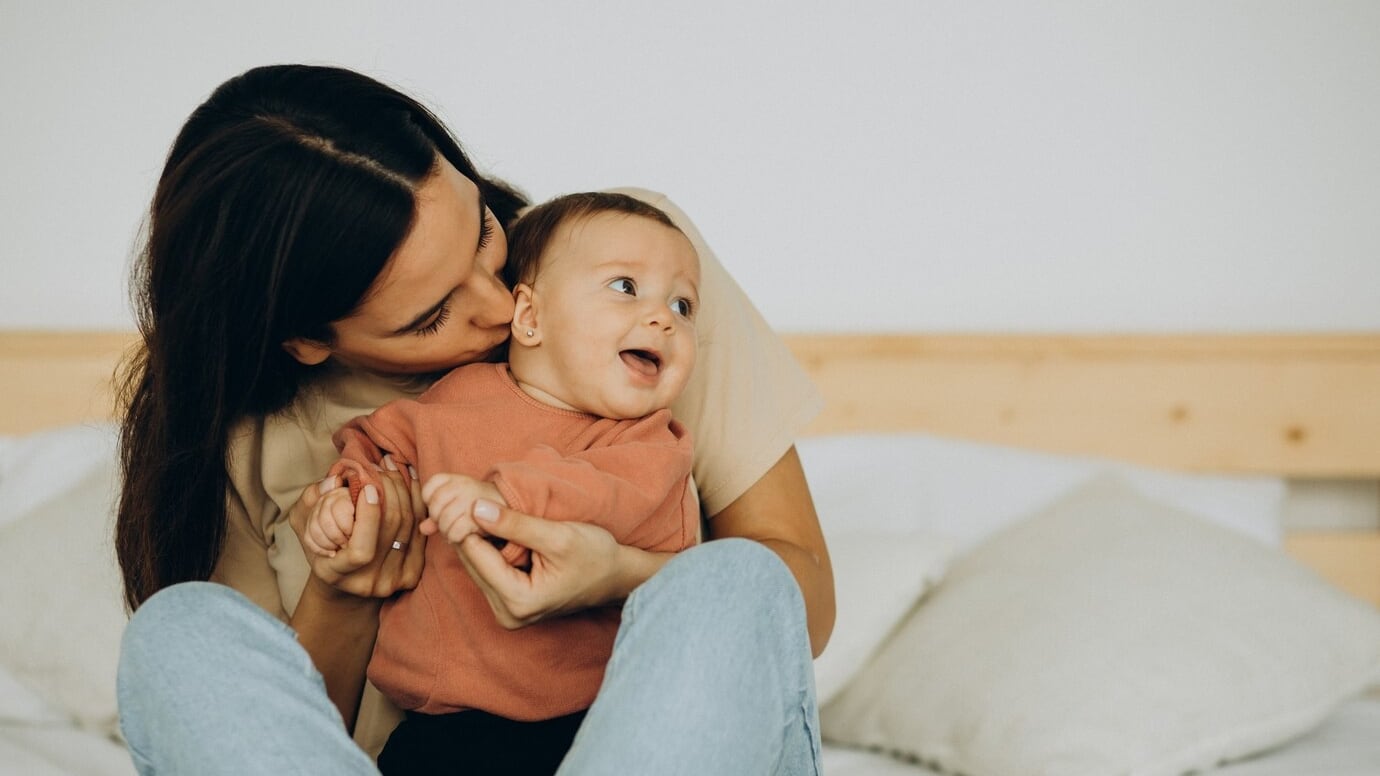 Un estudio en JAMA Pediatrics confirma que entre 9 y 14 de cada 100 niños vacunados evitan enfermarse de gripe (Freepik)