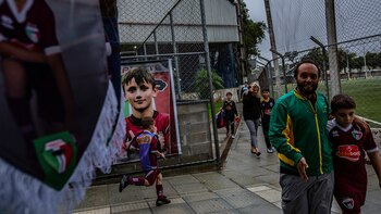 Familiares recogen a jóvenes promesas