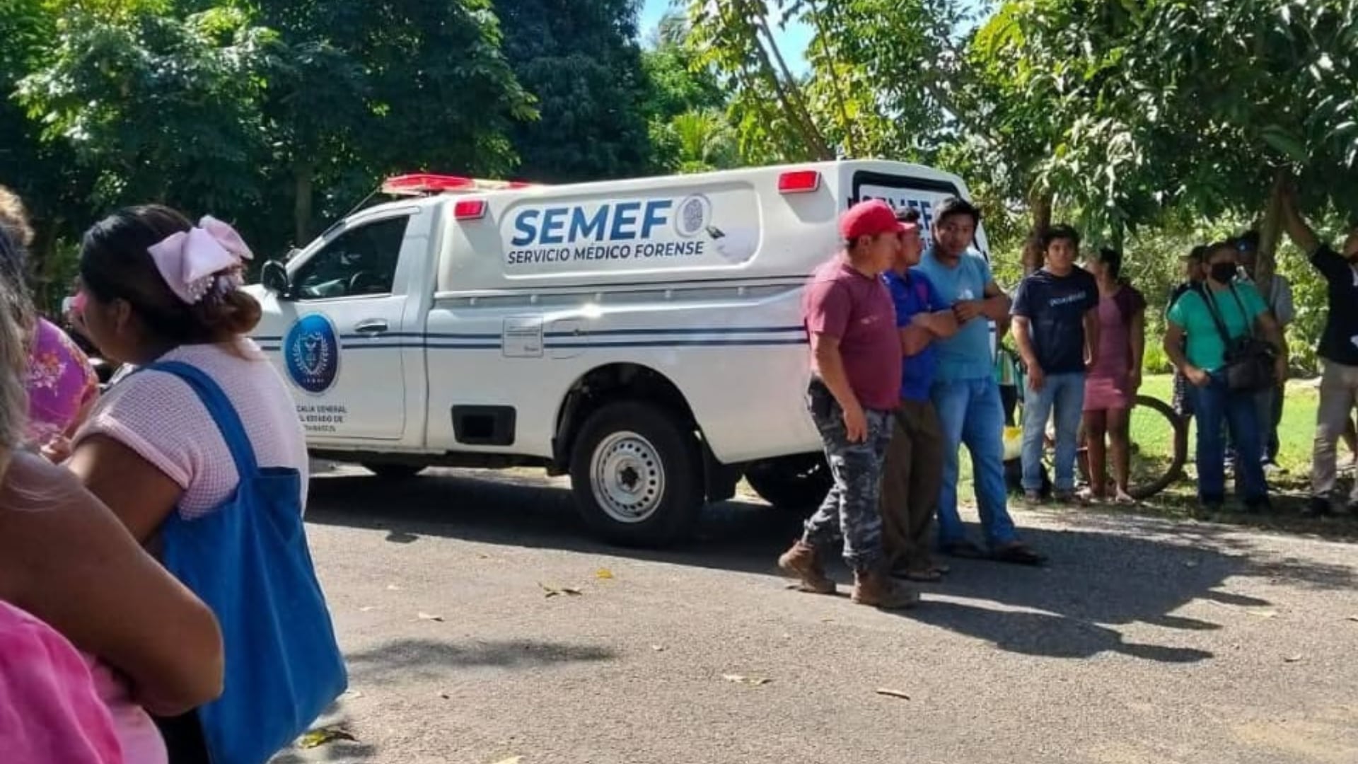 Javier Arias de 39 años y su hijo Armando de 15, murieron por inhalación de gas tóxico en fuga de ducto de Pemex en Centla, Tabasco