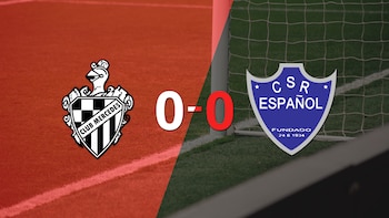 Club Mercedes y Centro Español no se sacaron ventaja y terminaron sin goles
