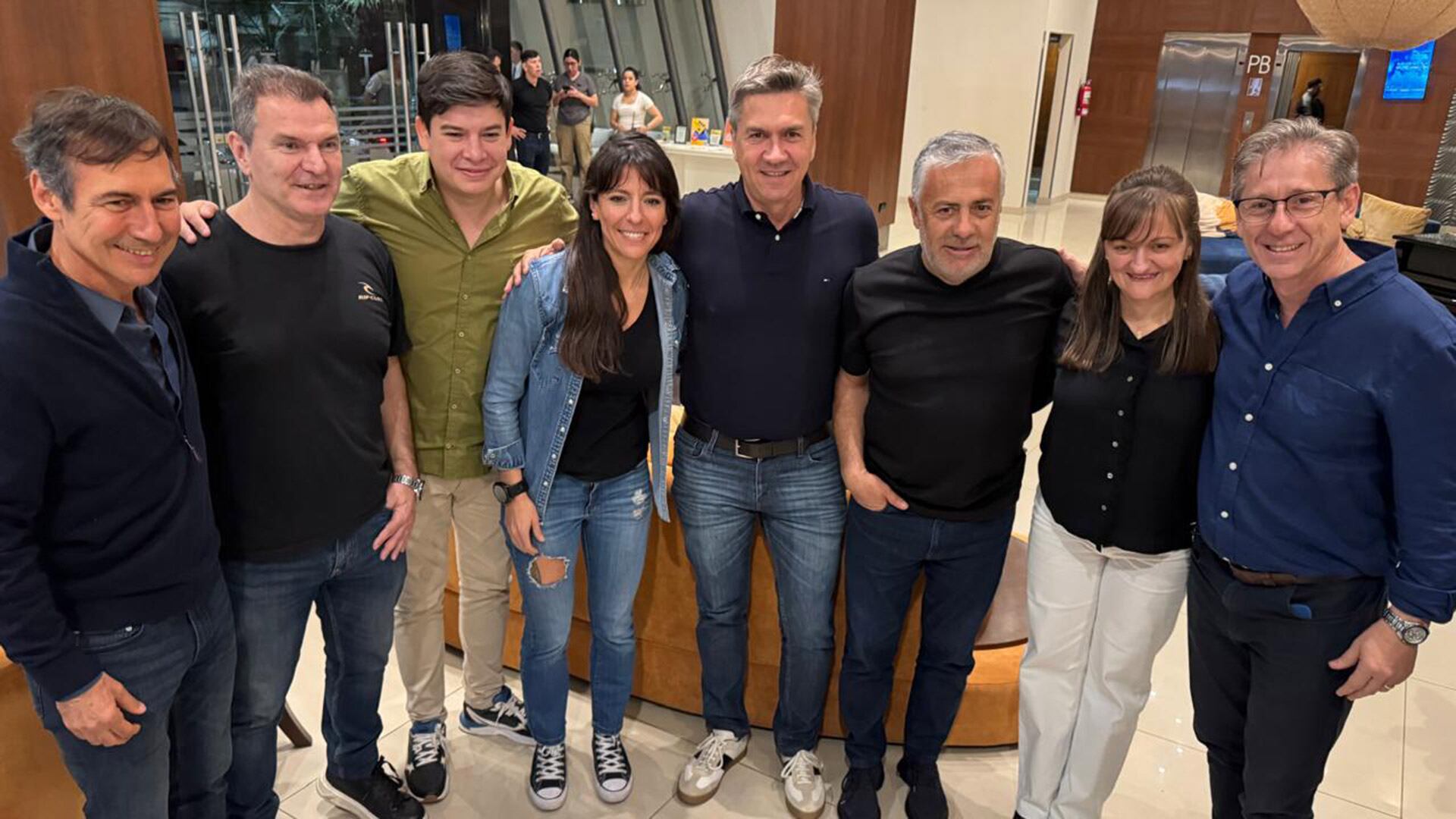 Los gobernadores Zdero (Chaco) y Cornejo (Mendoza), aliados de LLA en sus provincias, apoyaron a Valdés en Corrientes