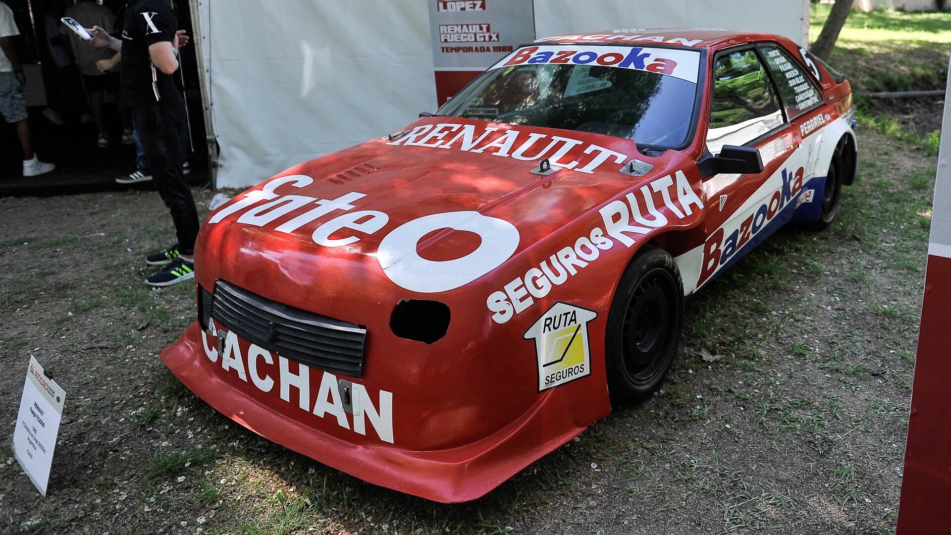 Un auto original del TC 2000 de fines de los '80 que fue usado para reproducir la Fuego de Cocho López de 1988