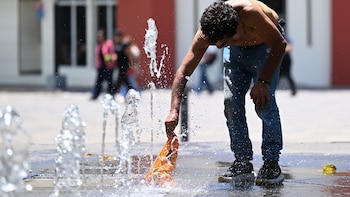 Así enfrentan los salvadoreños las altas temperaturas diarias