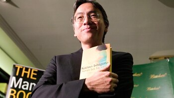 Kazuo Ishiguro era, hasta hoy, el último ganador del Premio Nobel de Literatura (AFP)