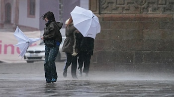 Lluvia, olas, nieve y viento