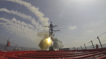 VÍDEO: Irán anuncia que ha obligado a retroceder a un destructor de EEUU que se aproximaba al estrecho de Ormuz