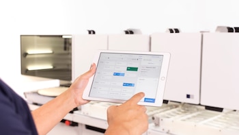 A través de una app,