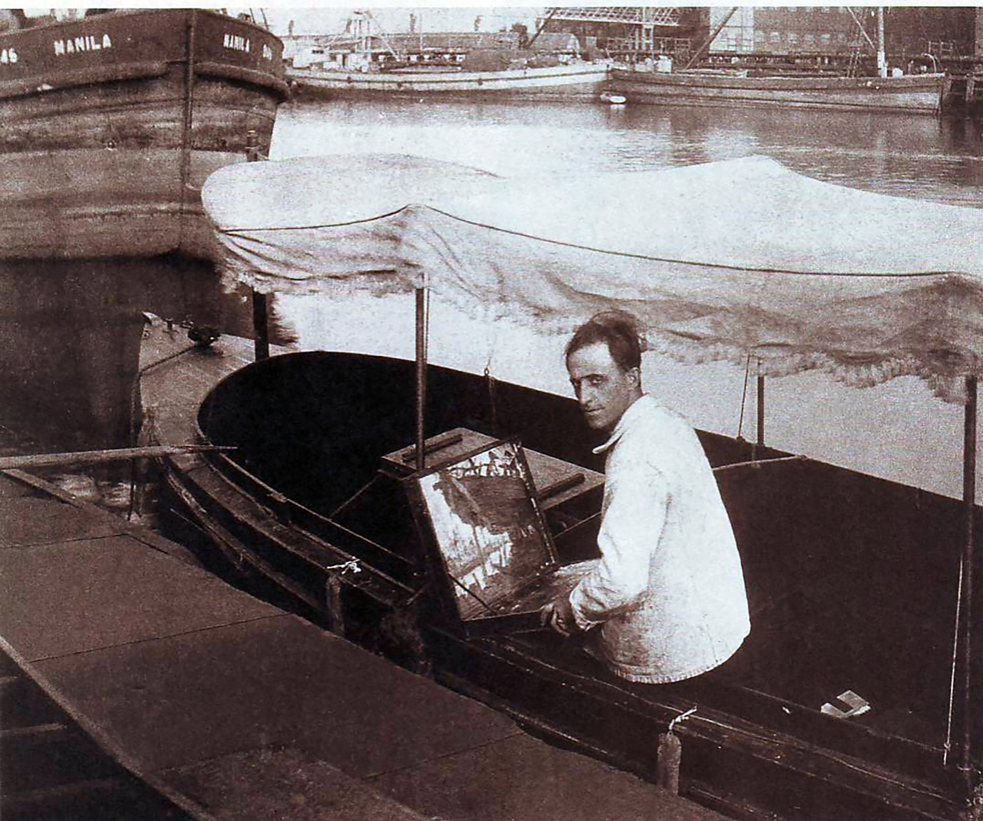 Benito Quinquela Martín pitando