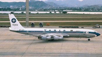 Un avión Boeing 707-345C de