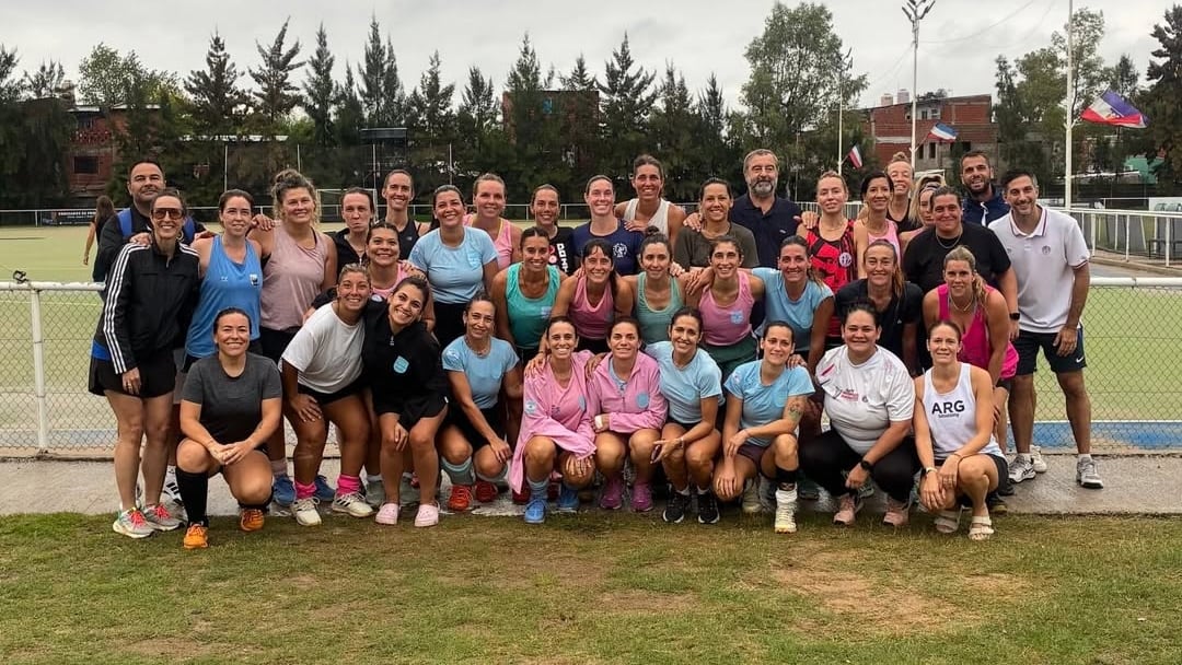 El seleccionado argentino femenino de hockey sobre césped +40 busca patrocinadores para poder competir en el próximo Mundial. (Foto: @argmastershockeyd40)