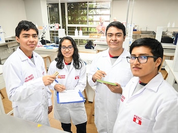 Cuatro escolares peruanos viajarán a Uzbekistán para competir en la Olimpiada Internacional de Química 2026