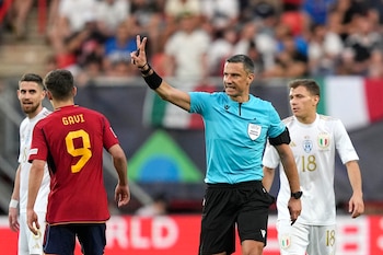 ARCHIVO - El árbitro esloveno