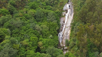 Las cascadas más bonitas de Lugo: saltos de agua en mitad de la naturaleza con rutas de senderismo e increíbles pueblos
