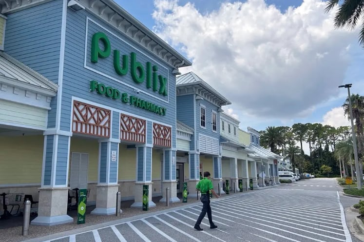 La nueva política de Publix responde a cambios legales y busca priorizar la seguridad de clientes y empleados (Mark Long/Associated Press)