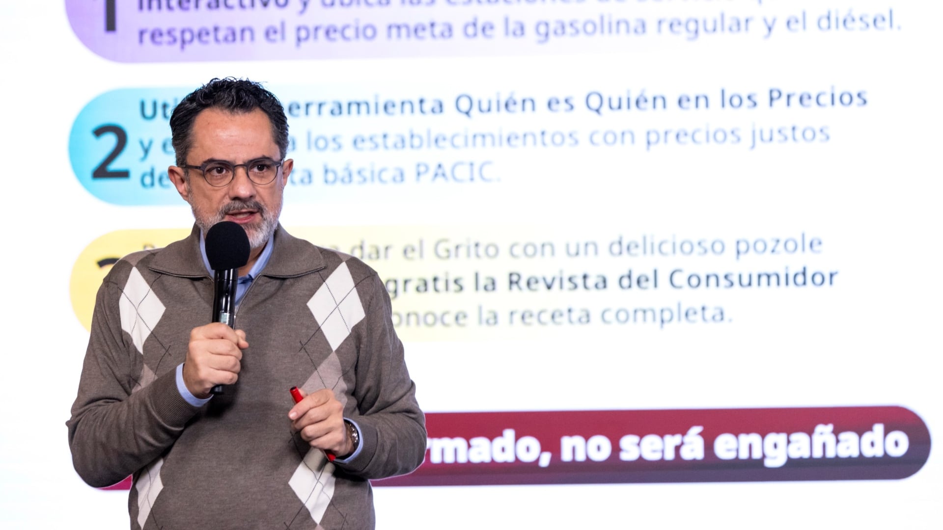César Iván Escalante Ruiz, titular de la Procuraduría Federal del Consumidor (Profeco), en la conferencia matutina de este lunes 14 de septiembre. Foto: Presidencia