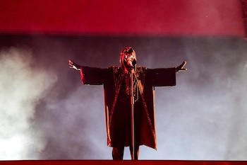 La máscara metálica y la