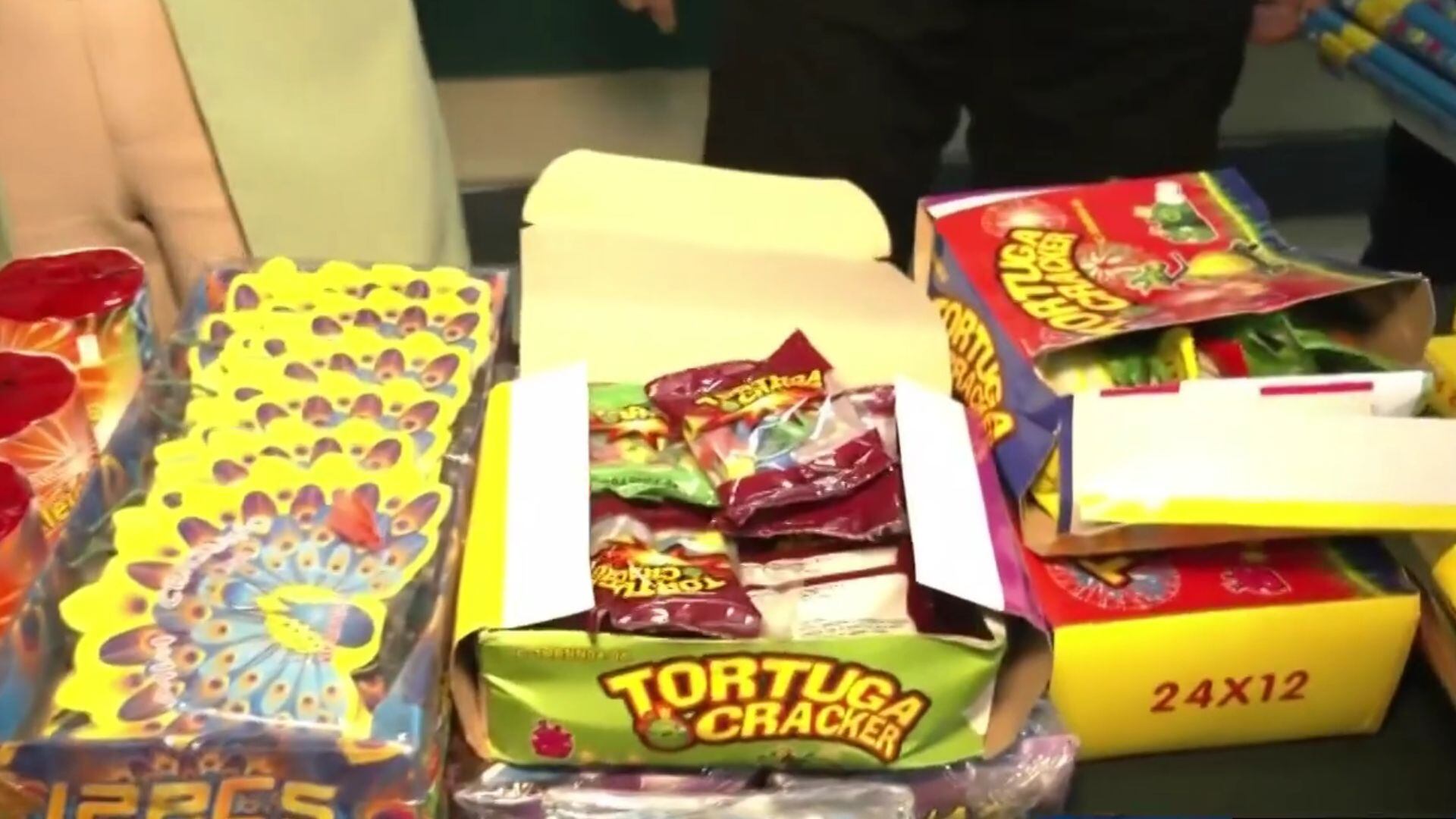 Hallan pirotécnicos en empaques de dulces para niños: incautan 10 toneladas en inmueble de Comas - Buenos Días Perú