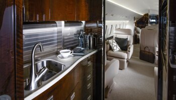 El mobiliario al interior del