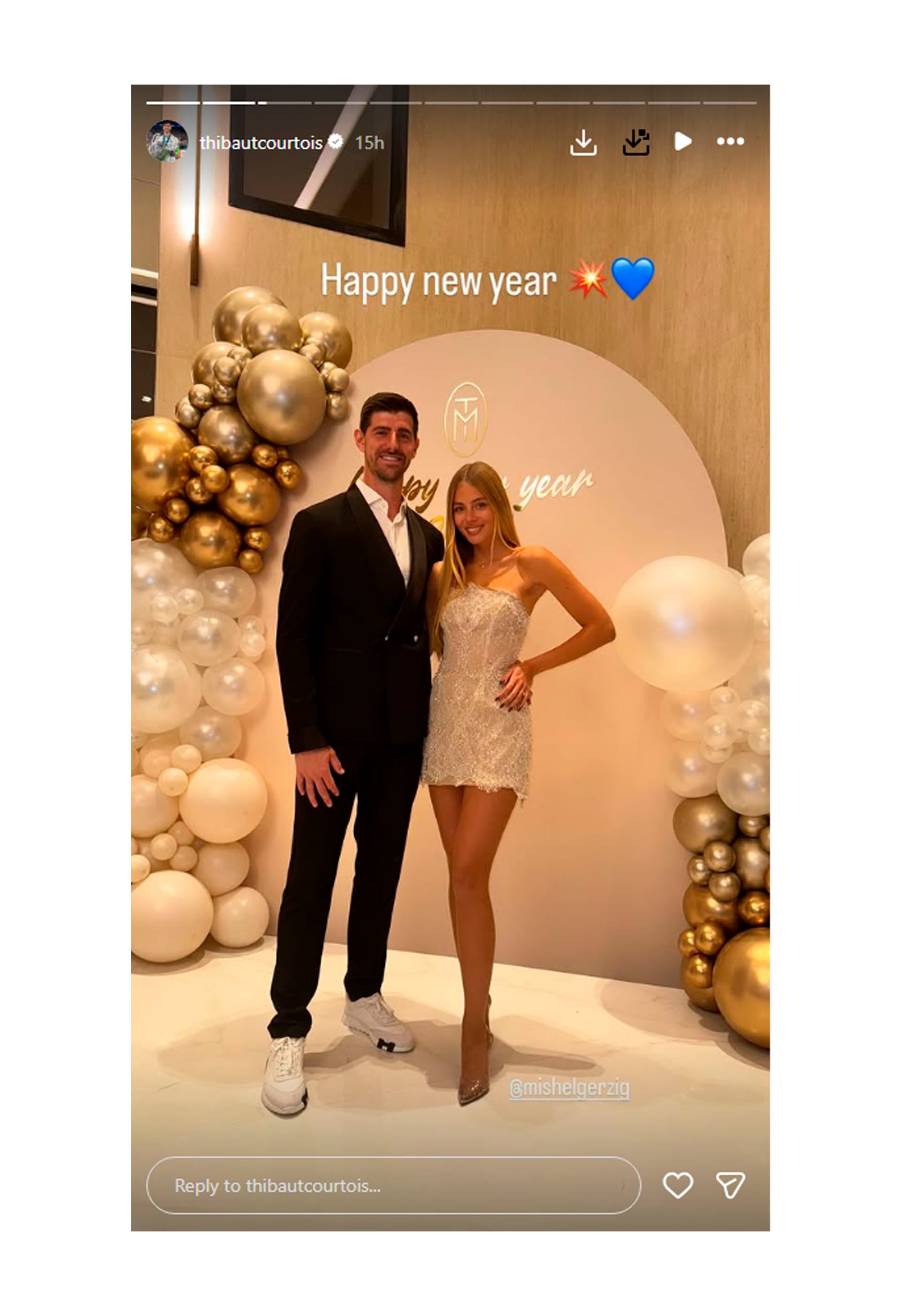 Courtois recibió el nuevo año junto a su pareja