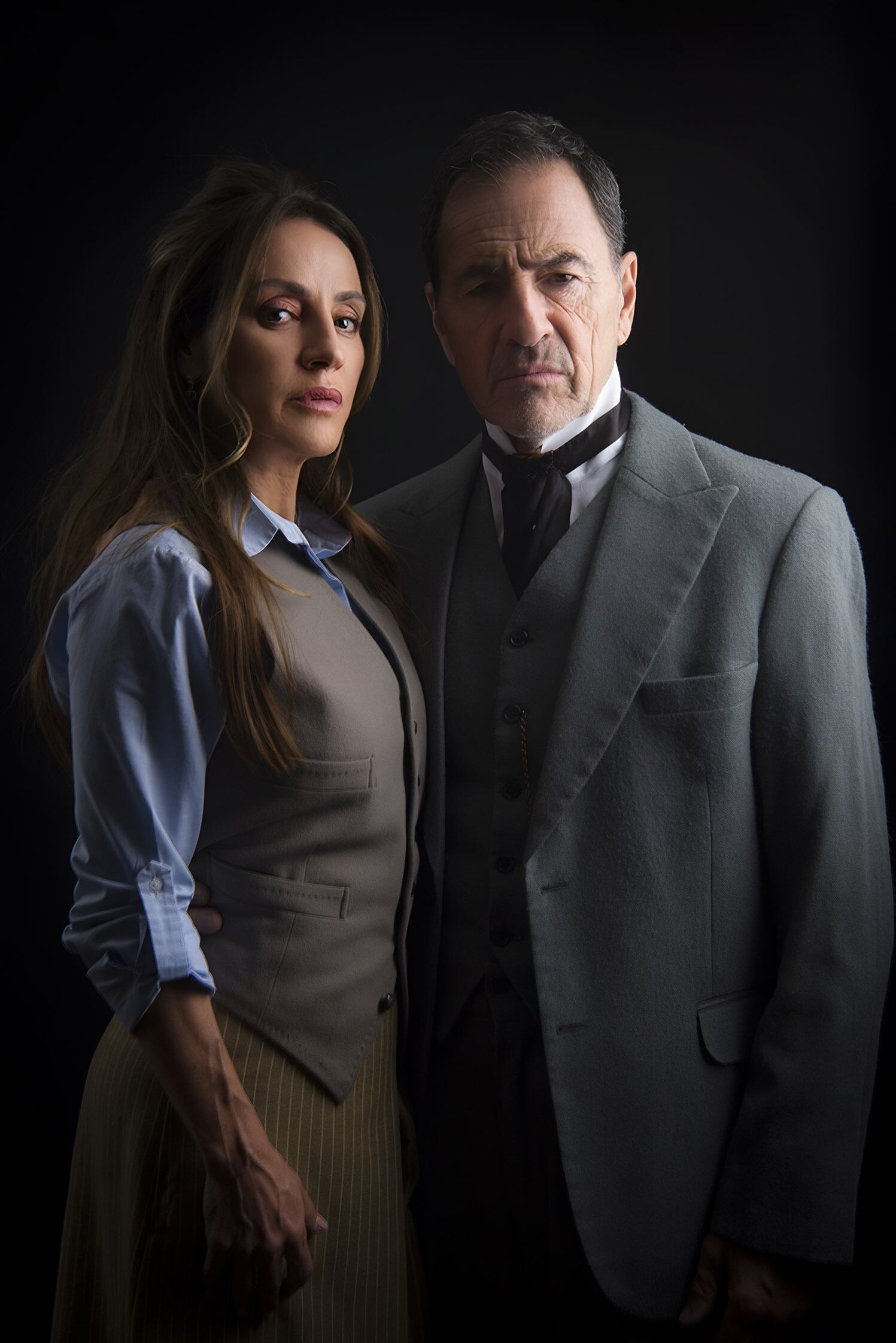 Eleonora Wexler, en la piel de Lona Hessel, y Martín Seefeld, como Karsten Bernick, en “Los pilares de la sociedad”, de Henrik Ibsen, coadaptada y dirigida por Jorge Suárez