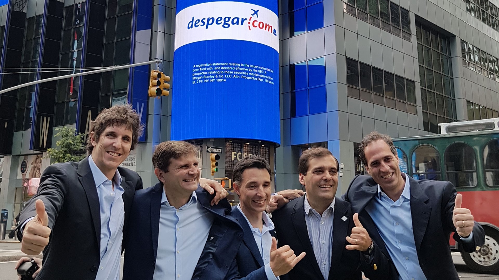 Los cinco fundadores de Despegar en Nueva York: Christian Vilate, Alejandro Tamer,
