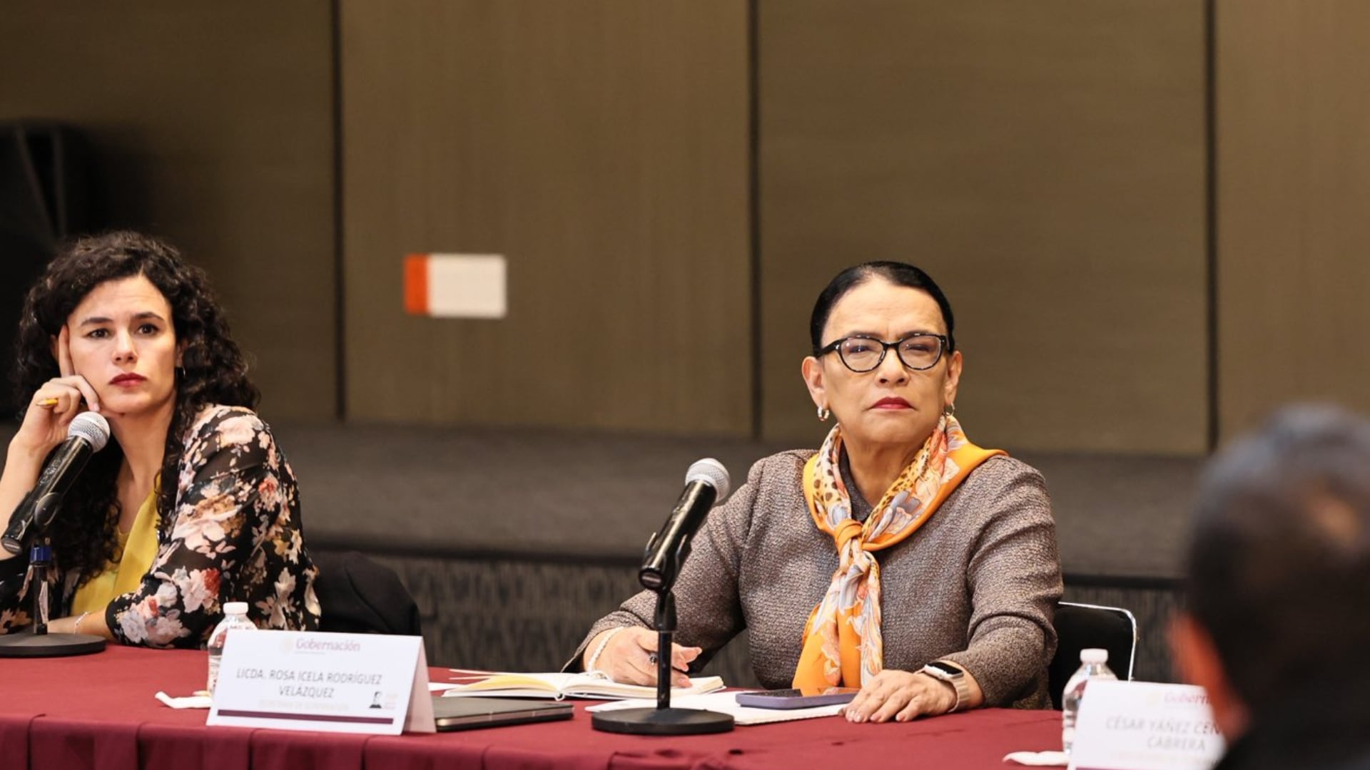 Rosa Icela Rodríguez y Luisa Alcalde se reunieron con inconformes de CFE, Pemex y Banobras por tope a