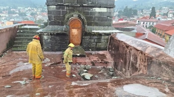 INAH restaurará la cruz de una iglesia en Real del Monte derribada por un rayo durante tormenta eléctrica
