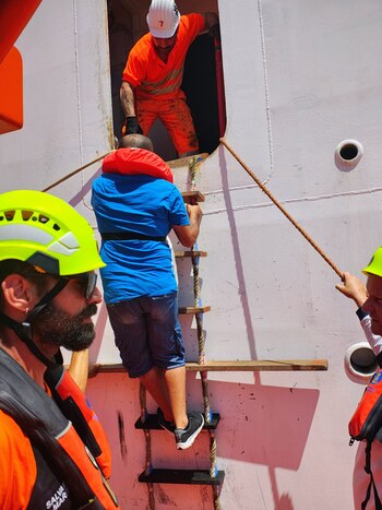 La evacuación del GNV Tenacia (Salvamento Marítimo)