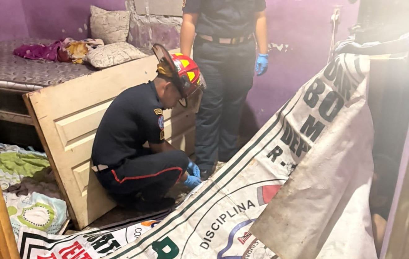 Los Bomberos Municipales Departamentales constataron el fallecimiento de las tres víctimas en las habitaciones de la propiedad. (Bomberos Municipales Departamentales)
