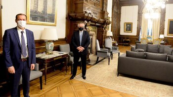 El gobernador Omar Gutiérrez junto