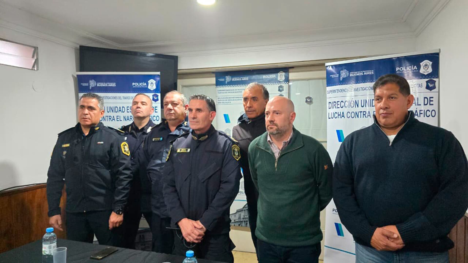 Las autoridades brindaron una conferencia de prensa detallando el operativo y la investigación