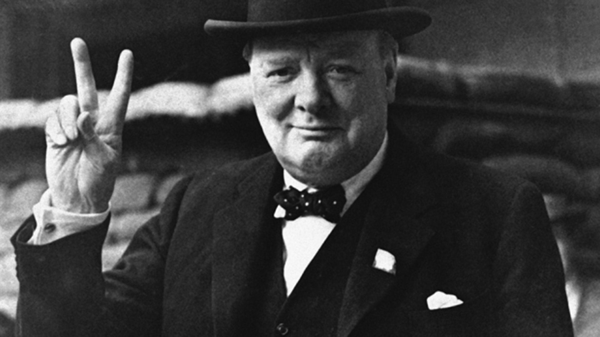 Winston Churchill, político inglés: “La verdad es incontrovertible; el pánico puede resentirla, la ignorancia puede burlarla, la malicia puede distorsionarla, pero ahí está” (Foto: AP)
