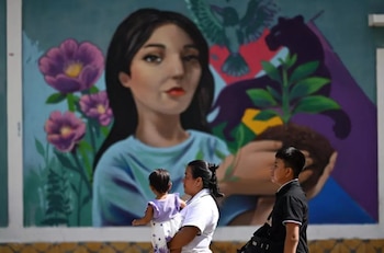 "Le ganamos los muros a las pandillas", artistas llenan de color los pueblos de El Salvador