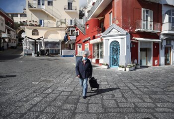 En los puertos italianos esperan