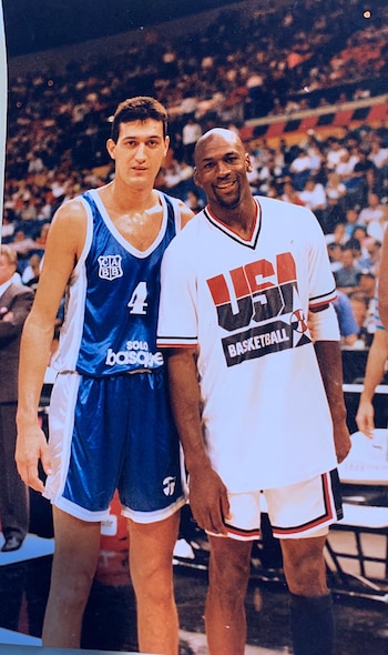 relación con los basquetbolistas argentinos y Jordan