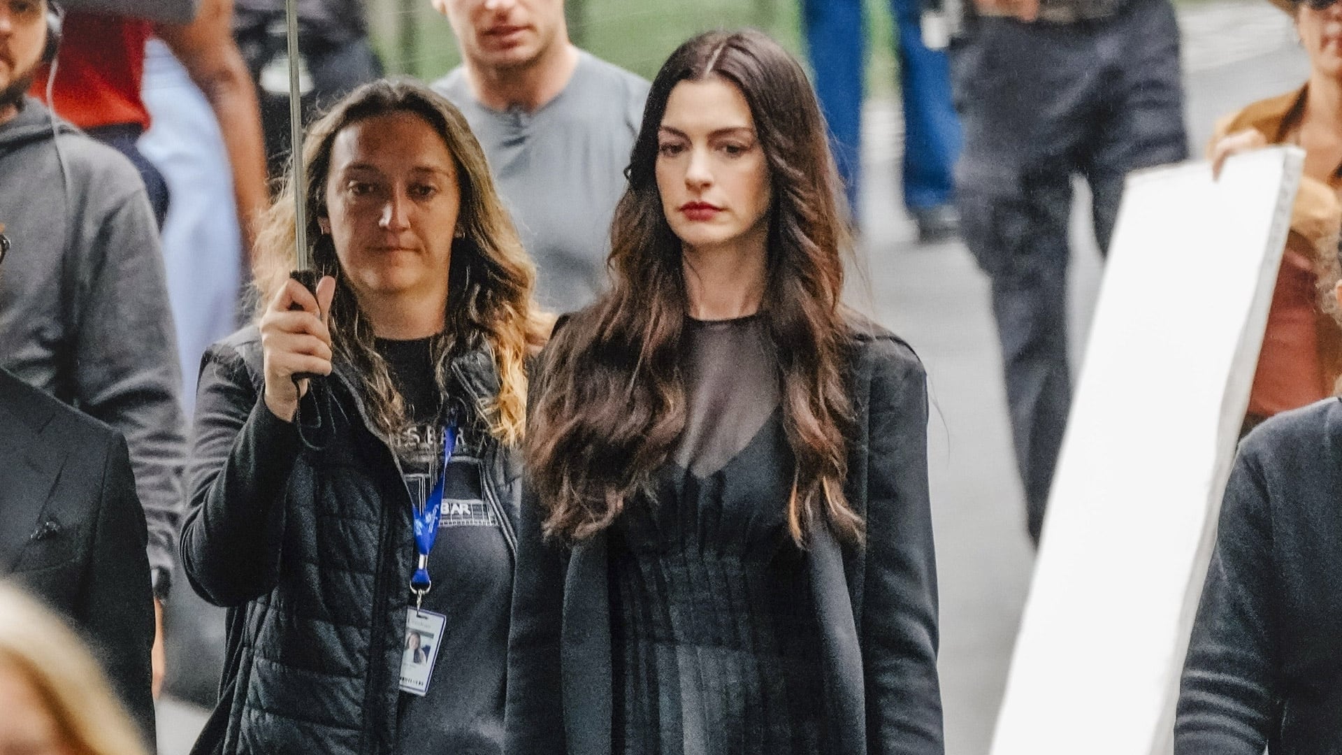 La esperada secuela eleva la moda a nuevos niveles con una colección de atuendos llenos de color, sofisticación y energía (Backgrid/The Grosby Group)